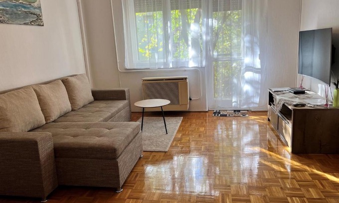 Jaszbereny Apartment | Karman Apartman - 2 bedroom entire flat in the center