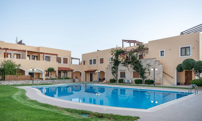 Karoti Apartment | Karoti 3- 3 bedrooms in a complex with shared pool