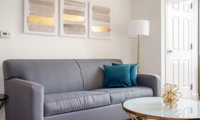 The Loop Apartment | Kasa | Relaxing 1 BD + Near Grant Park | Chicago