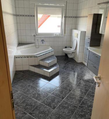 Lohfelden Apartment | Kassel Lohfelden 4 Zimmer und Autobahn nähe Schmidt ll