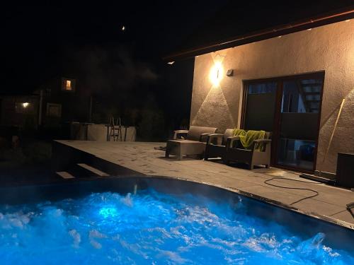Borzestowska Huta House | 'Kaszebe 'Domek letniskowy całoroczny z jacuzzi nad jeziorem Raduńskim