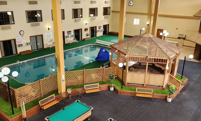 Sherman Station Hotel | Katahdin Inn & Suites