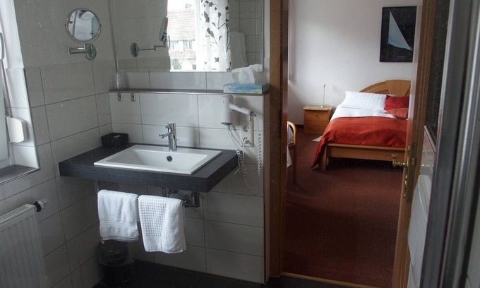 Bodman-Ludwigshafen Apartment | Kategorie E/Komfort Doppelzimmer mit Dusche/WC