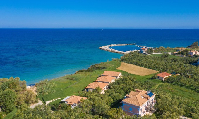 Psarou Apartment | Kavos Psarou Comfortable By The Sea, Sea View Studio