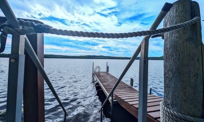 Sullivan House | Kayak Cabin on Flanders Pond