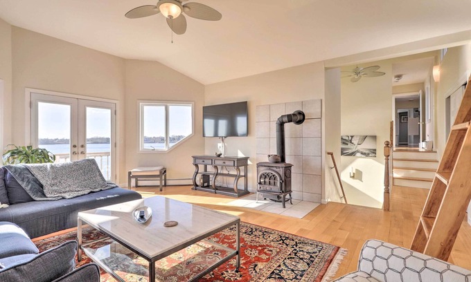 Kenyon House | Kayaks, Deck & Pond Access: Rhode Island Retreat!