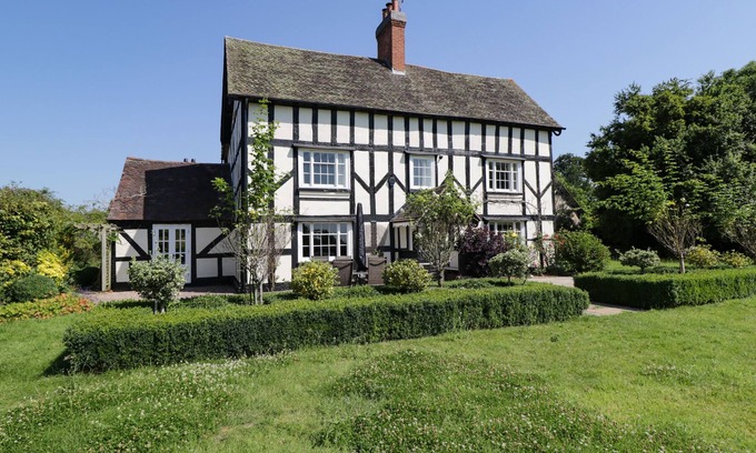 Broadwas Cottage | KEDGES FARMHOUSE, family friendly in St John's, Worcester