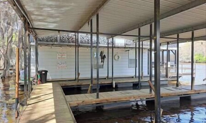 Uncertain Boat Rental | Keepin It Reel on Caddo Lake (Houseboat)