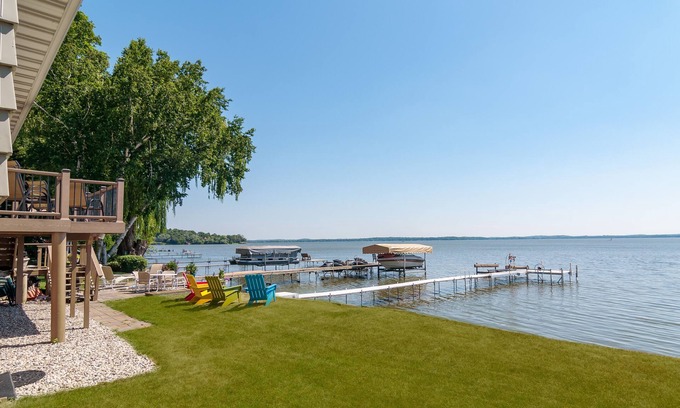 Stoughton House | Kegonsa Cabin: 4Br/3Ba Lake Home/1 Guest Room