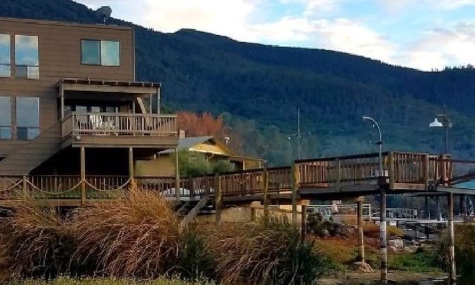 Soda Bay House | KELSEYVILLE LAKEFRONT LUXURY! 3 STORY, 3 BR/2B PRIVATE DOCK next to hot springs