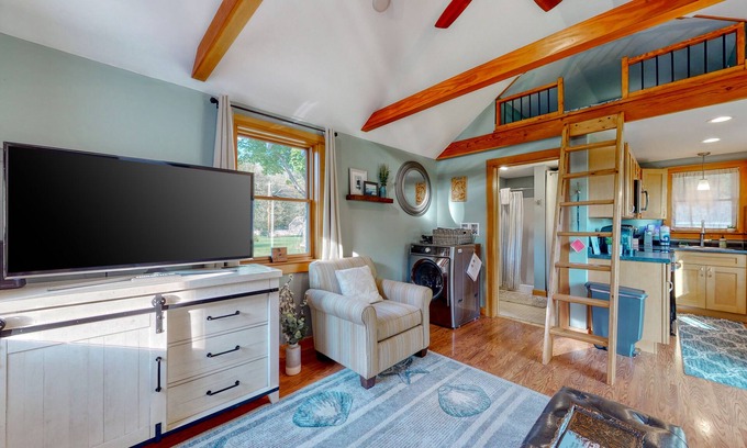 Kennebunk Cottage | Kennebunk coastal cottage, close to great beaches!