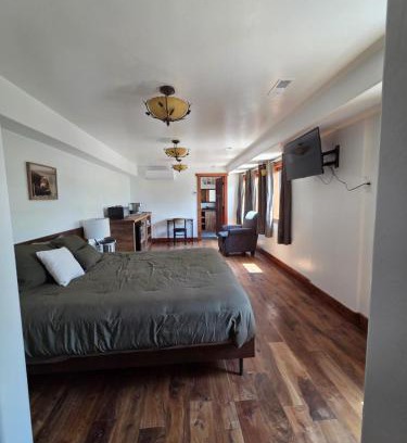 Cedaredge Hotel | Kennymores Grill and Lodging