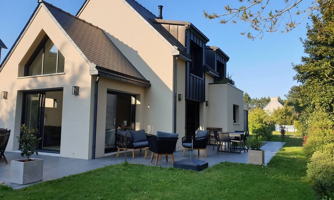 Saint-Jacut-de-la-Mer House | Kernoo. in the heart of the peninsula located 3 minutes from the sea and shops