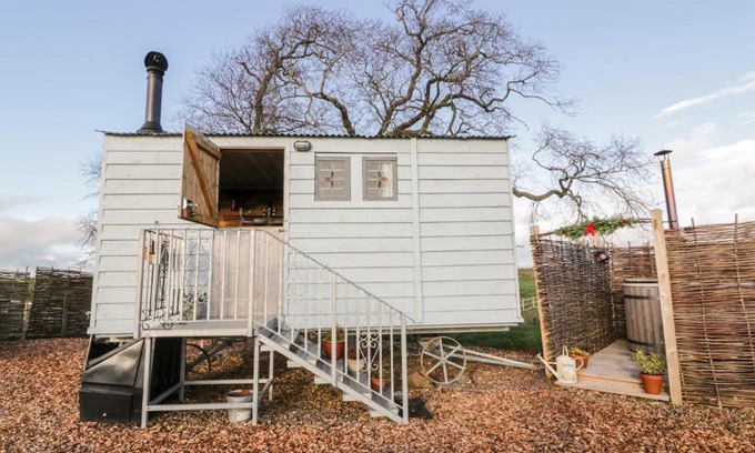 Newton Stewart House | Ketburn Shepherds Hut at Balnab Farm