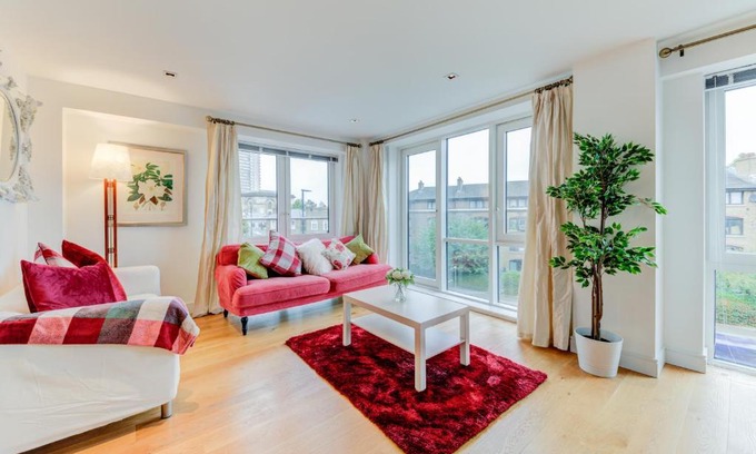 London Borough of Hounslow Apartment | Kew Bridge 2Bed 2Bath