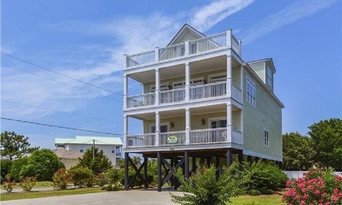 Inlet Harbour House | Key Lime Pie! 8 bed/7bath/3rd Row/Short Walk to Beach!