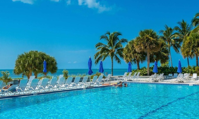 Key West Condo | Key West Beachfront Luxury 2/2 Condo A212