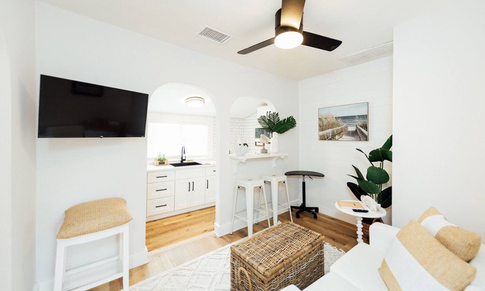 Historic Uptown Apartment | Key West charm in the heart of St. Petersburg