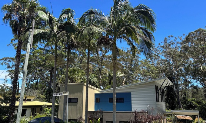 South Durras House | Kiki’s Beach House is an invitation from our family to yours to come together.