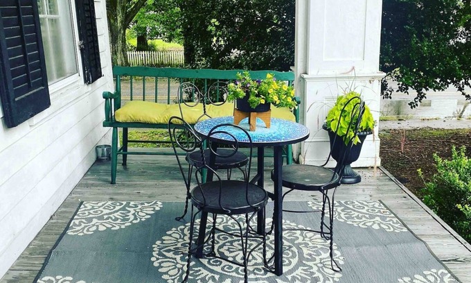 Elizabeth City Bed & Breakfast | King B&B room 1 hour from the OBX & Hampton Roads