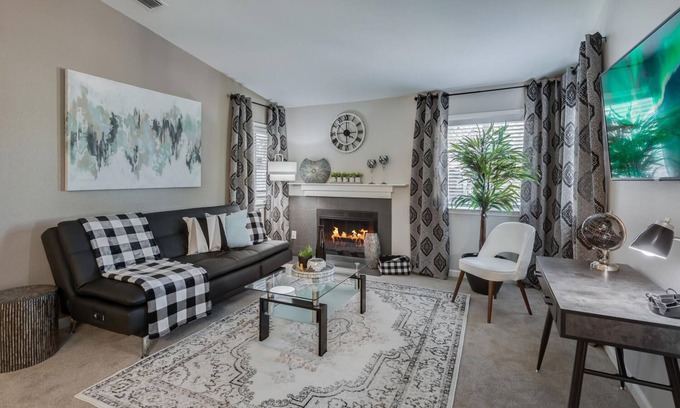 Rocklin Apartment | King Bed Cozy Master Suite, Long Stays are Welcome