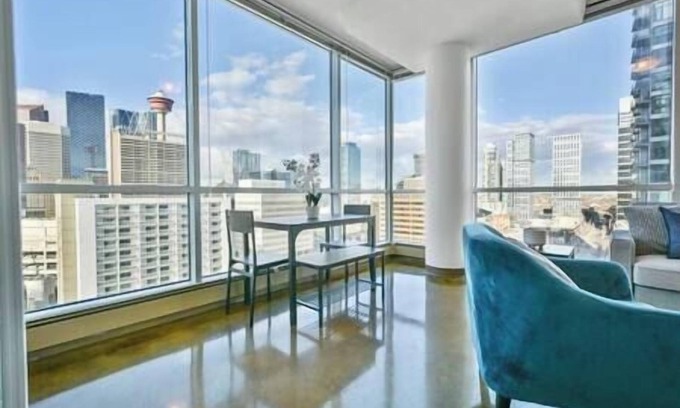 Beltline Apartment | King Bed | Mins to Saddledome | AC | UG Parking