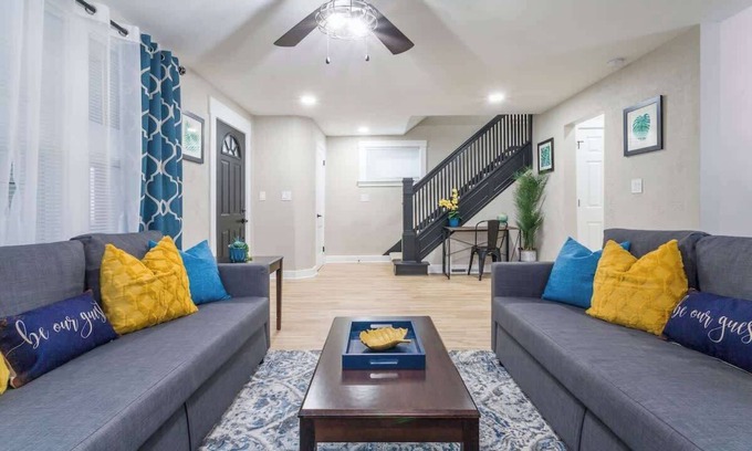 Joliet House | King Bed Suite, *Spacious Newly Remodeled House*