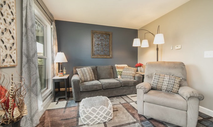 Table Rock Condo | King Bedroom Condo with Balcony - Golf Course View