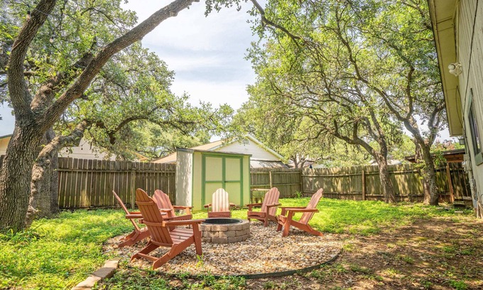 Maple Run House | King Beds, Free Parking, 4 br | Copano