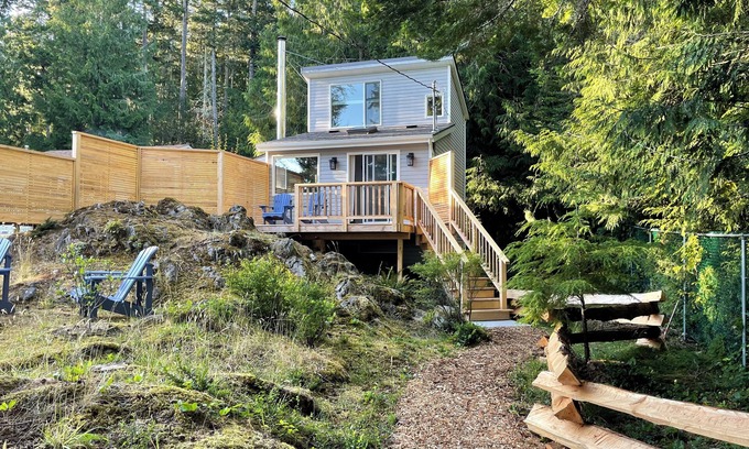 Otter Point Cabin | King Creek Cottage - ocean views and quiet escape in Otter Point