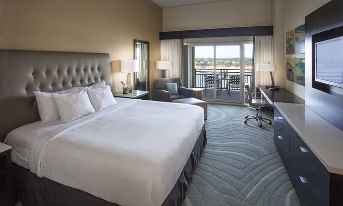 Lakeway House | King Lakeview with Balcony at Lakeway Resort & Spa, Pool!