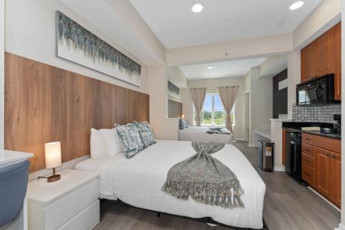 Florida Center House | King Queen Spacious Studio Near Universal