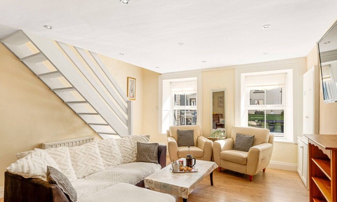 Clifden Ski Chalet | King's Apartment based in clifden town