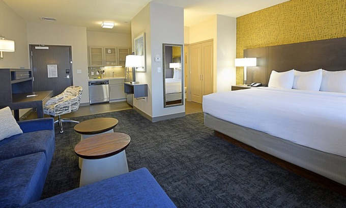 Little Rock Medical District Apartment | King Studio Near Little Rock Medical Center. Free Breakfast Buffet.