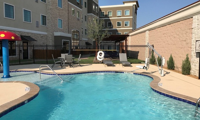 The Colony Apartment | King Studio w/Free Breakfast Buffet & Pool Access Included!