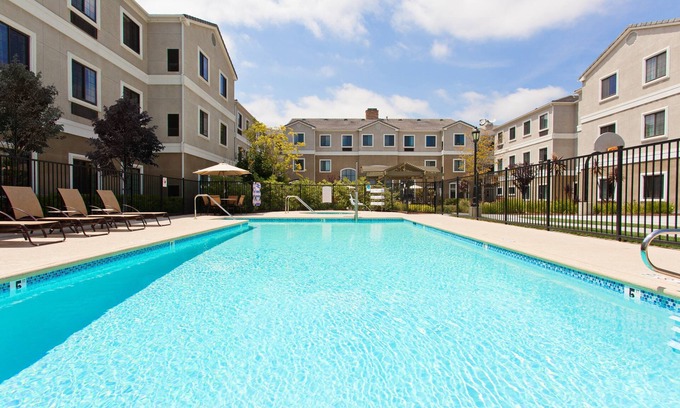 Lake Forest Condo | King Suite. Free Breakfast. Outdoor Pool & Hot Tub.