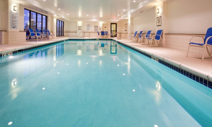 Oconomowoc Apartment | King Suite. Free Breakfast. Pool & Hot Tub. Gym. Near Aurora Medical Center!