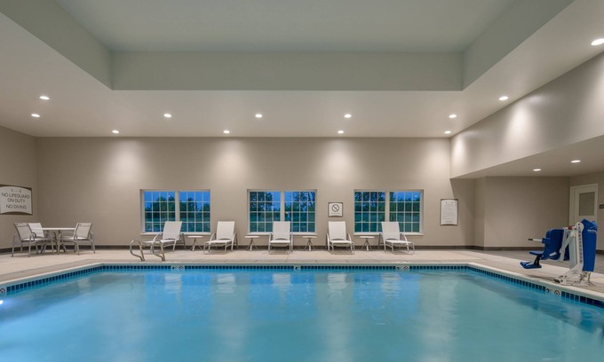 Hillsboro Condo | King Suite. Free Breakfast. Pool. Gym. Great for Business Travelers!