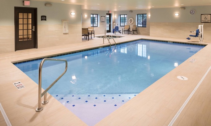 West Omaha Condo | King Suite. Free Breakfast. Pool & Hot Tub. Near the Nebraska Medical Center!