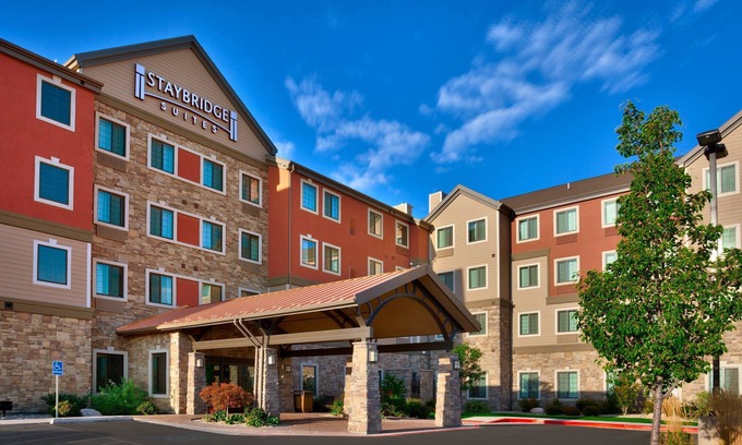 Midvale Condo | King Suite | Heated Pool, Hot Tub, Free Breakfast!