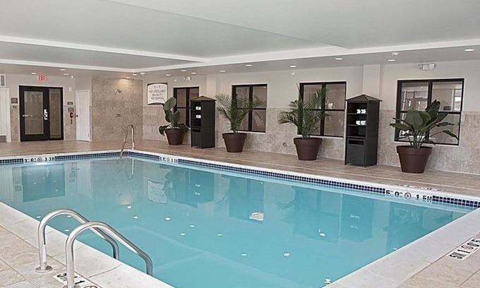 Auburn Hills Condo | King Suite. Indoor Pool. Free Breakfast. | Near Sea Life Michigan