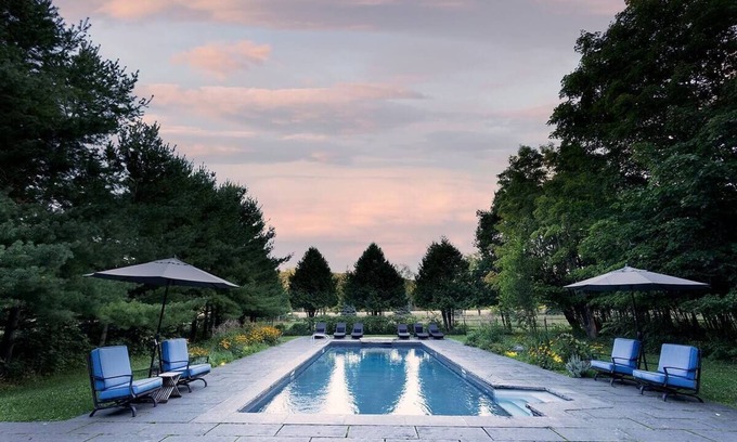 Creemore Bed & Breakfast | King Suite - Lower Level {summit Room}