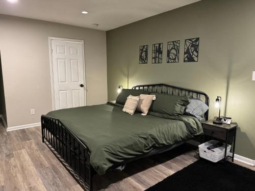 Jonesboro House | King Suite - Private Entrance - Hot Tub - Game Room