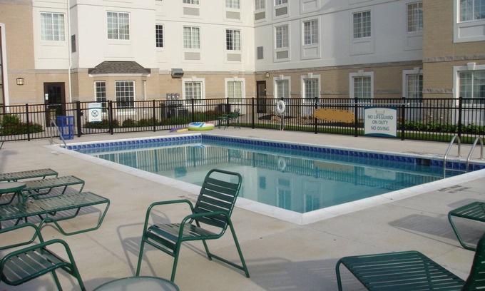 Mayfield Heights Condo | King Suite with a Jacuzzi Tub | 24-Hour Business Center, Fitness Center + Free Daily Breakfast