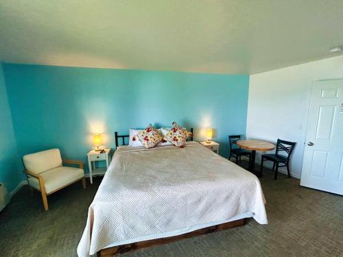 Lake City Hotel | King suite with Lake View