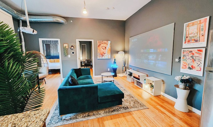 Center City Apartment | KingDreams/King Beds/Sleep 12/120" Projector