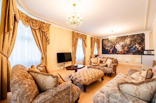 Karlovy Vary Apartment | Kings Retreat Royal Stay in Karlovy Vary