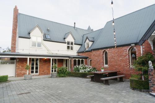 Pareora Bed & Breakfast | Kingsdown Manor B&B Timaru