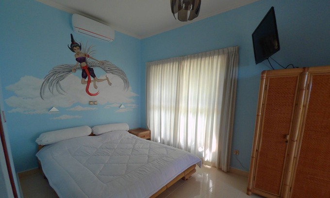 Bukti House | Kinnari Bungalow - Absolute beachfront in Northern Bali