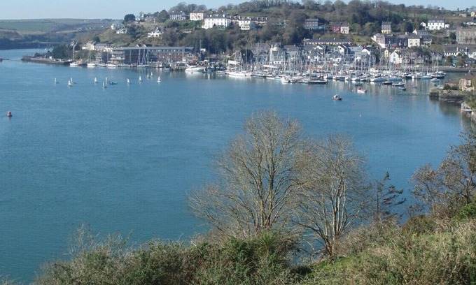 Kinsale Apartment | Kinsale, 2 Bed holiday apartment, stunning harbour views and private parking